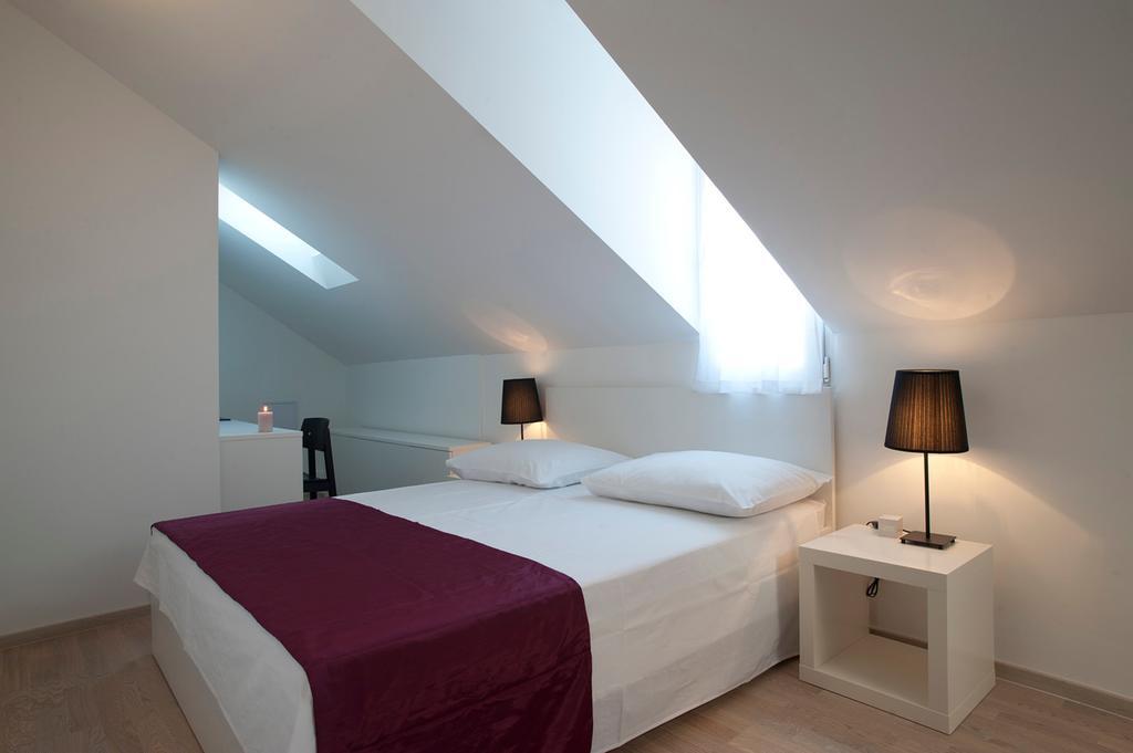 Attic Apartments Split Room photo